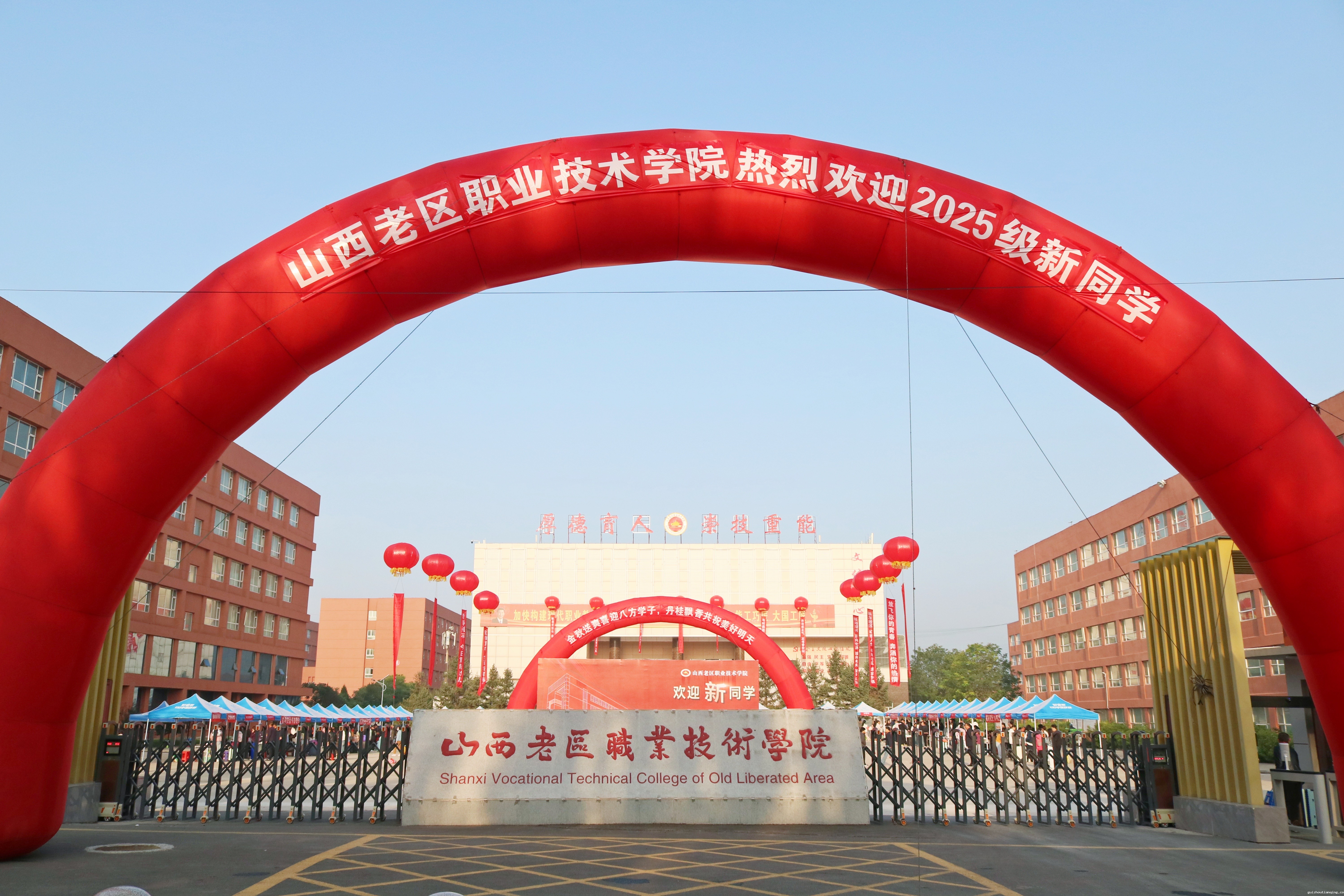 青春初启 25级新同学相聚启航